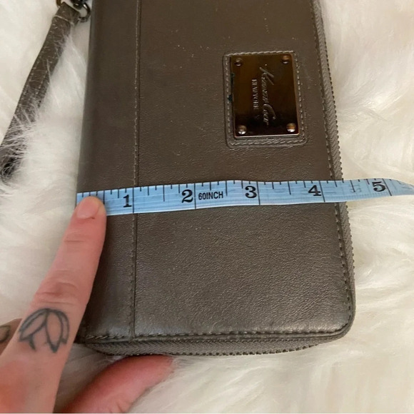 🛍️3/$30 Kenneth Cole women’s metallic wristlet wallet - Picture 11 of 13